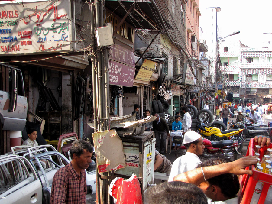 Arbetsmiljö för transportörer och försäljare i Delhi, taget från cykelrickshaw.